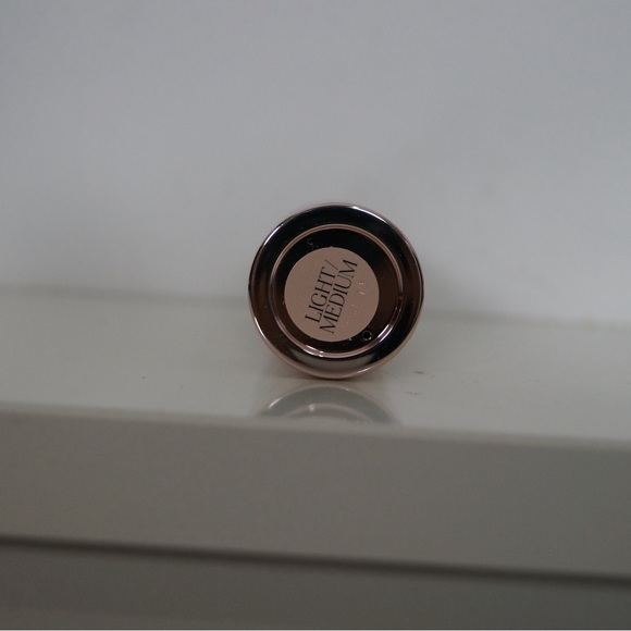 Doll 10 HydraLux Foundation Light/ Medium - Picture 4 of 5